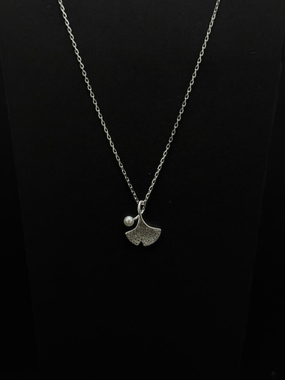 Ginkgo Leaf Pavé Pendant Chain #623